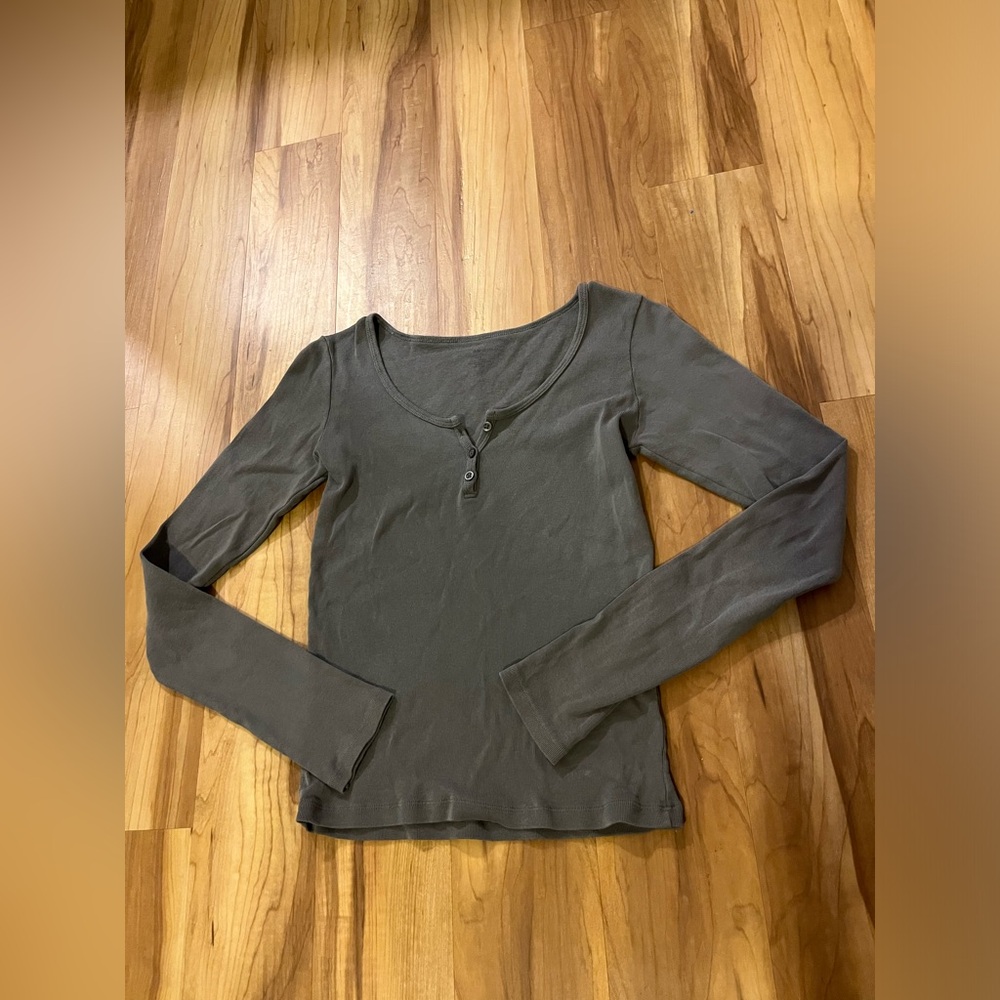 Brandy Melville Zelly Henley Top